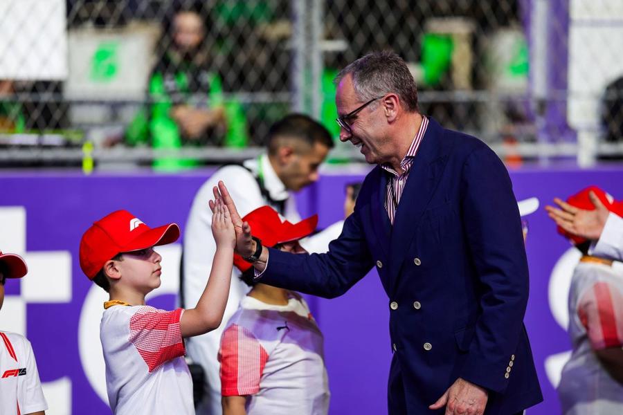 Stefano Domenicali, președintele F1, la MP al Arabiei Saudite 2025 Foto: Imago Images Jannik Sinner, așteptat să revină în turnee la Roma, a lansat o fundație care sprijină copiii » Șeful F1 e în Consiliul de Administrație