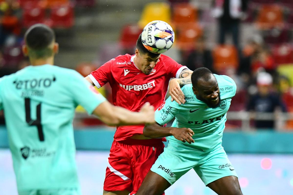 Dinamo marchează pe final și o încurcă pe CFR Cluj » Dan Petrescu a terminat partida în genunchi, iar FCSB are o mână și jumătate pe trofeu