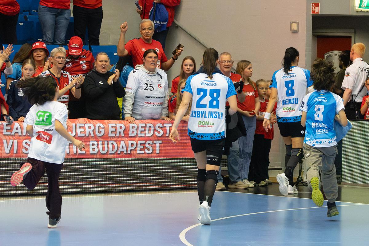 50 de fotografii cu Cristina Neagu la ultimul meci al ei în Liga Campionilor