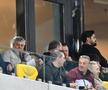 Dinamo marchează pe final și o încurcă pe CFR Cluj » Dan Petrescu a terminat partida în genunchi, iar FCSB are o mână și jumătate pe trofeu