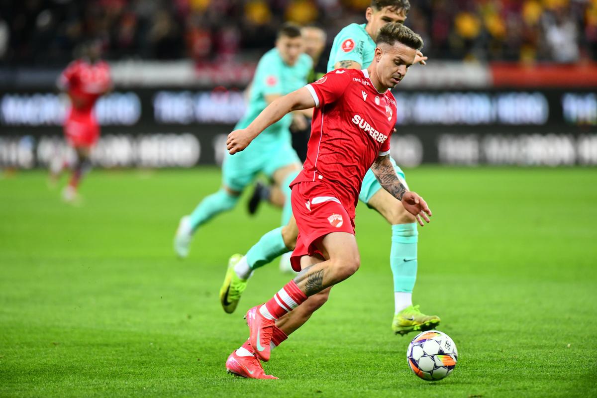 Dinamo marchează pe final și o încurcă pe CFR Cluj » Dan Petrescu a terminat partida în genunchi, iar FCSB are o mână și jumătate pe trofeu