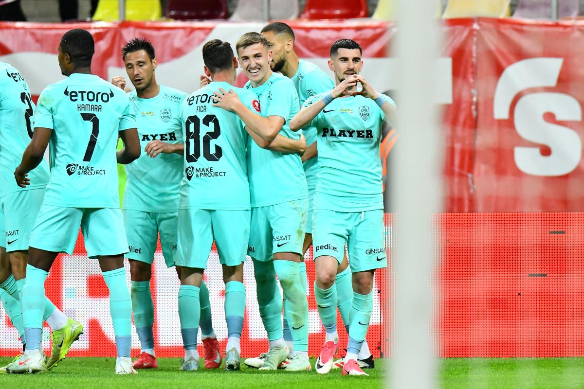 Dinamo marchează pe final și o încurcă pe CFR Cluj » Dan Petrescu a terminat partida în genunchi, iar FCSB are o mână și jumătate pe trofeu
