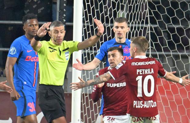Kyros Vassaras a luat decizii DRASTICE după greșelile grave de la Rapid - FCSB! Ce suspendări au primit Radu Petrescu și Ovidiu Hațegan