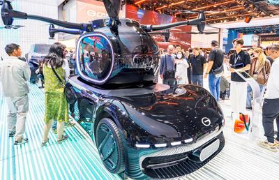 Revoluție în China! Mașini zburătoare au fost prezentate în cadrul Salonului Auto de la Shanghai » Imagini antologice cu vehiculele