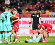 Dinamo marchează pe final și o încurcă pe CFR Cluj » Dan Petrescu a terminat partida în genunchi, iar FCSB are o mână și jumătate pe trofeu