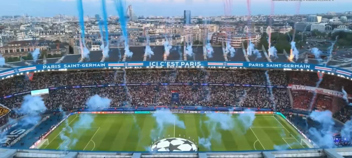 Scenografie fantastică la PSG - Bayern! Torțe, artificii și Napoleon „reinterpretat” pe Parc des Princes: „Să cucerim Europa!”
