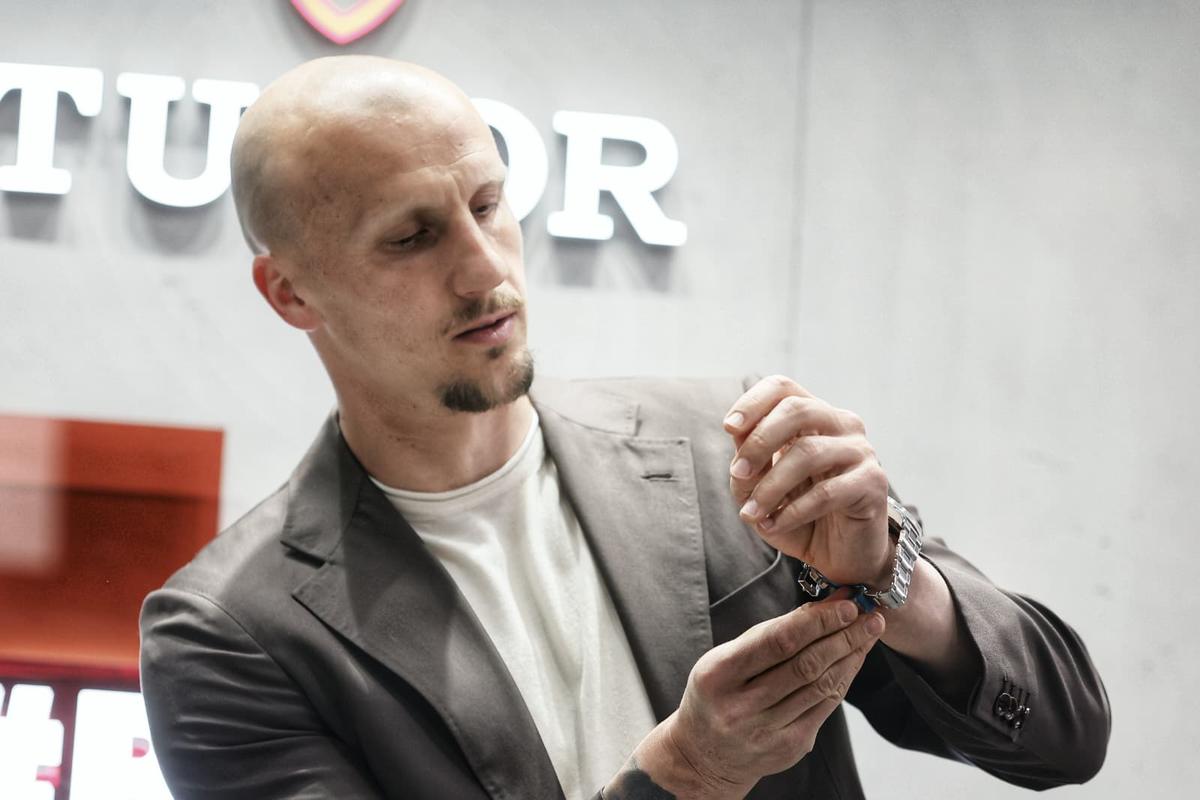 Elias Charalambous și jucătorii de la FCSB au primit ceasuri de lux! Ce spune antrenorul despre revenire: „Prima opțiune ar fi FCSB”