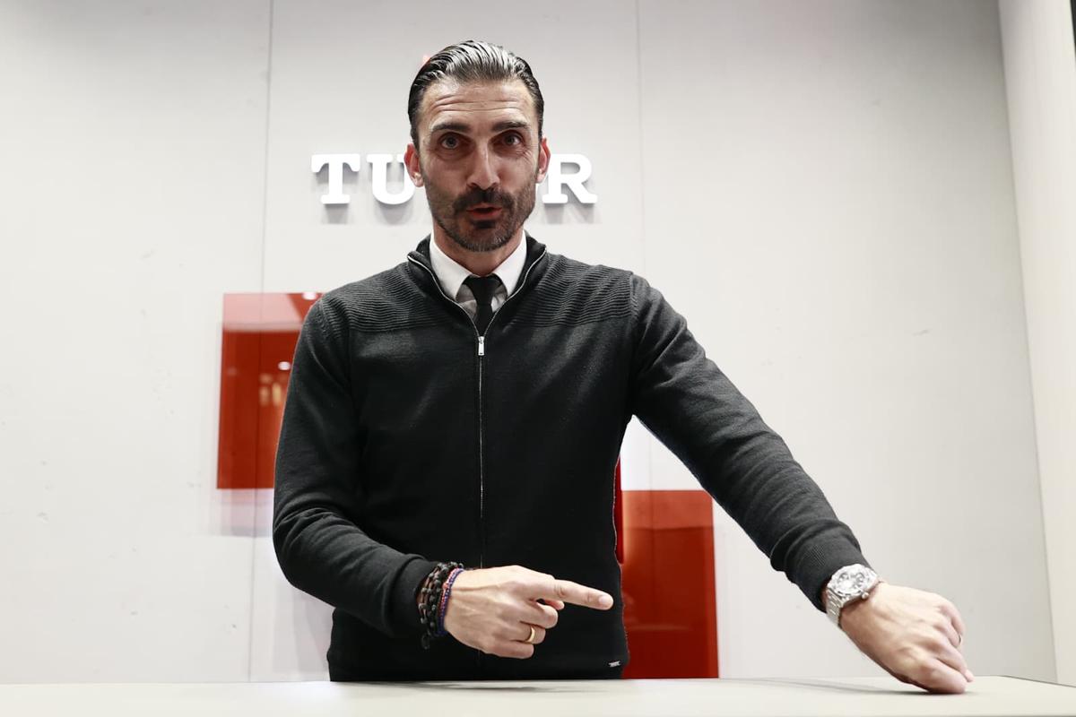 Elias Charalambous și jucătorii de la FCSB au primit ceasuri de lux! Ce spune antrenorul despre revenire: „Prima opțiune ar fi FCSB”