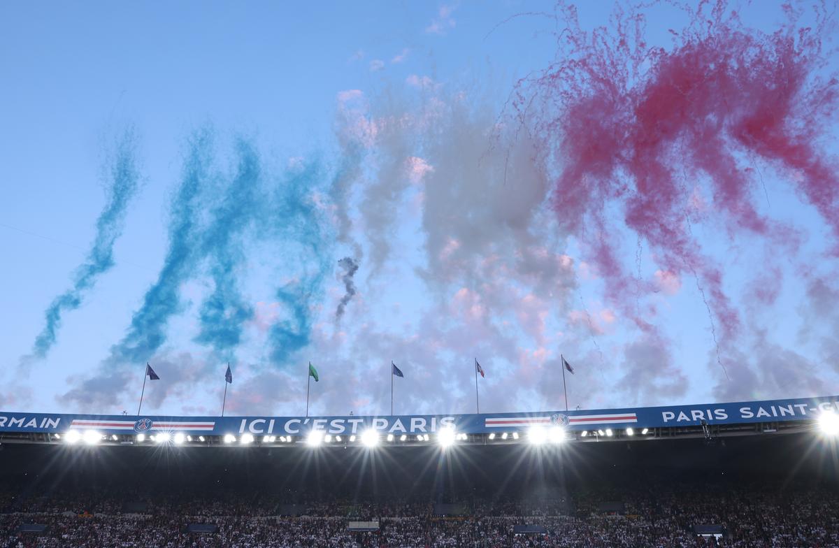 Scenografie fantastică la PSG - Bayern! Torțe, artificii și Napoleon „reinterpretat” pe Parc des Princes: „Să cucerim Europa!”