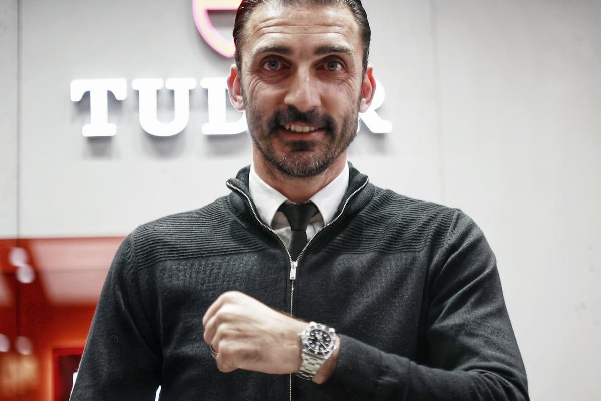 Elias Charalambous și jucătorii de la FCSB au primit ceasuri de lux! Ce spune antrenorul despre revenire: „Prima opțiune ar fi FCSB”