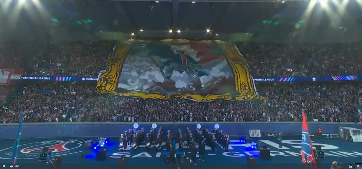 Scenografie fantastică la PSG - Bayern! Torțe, artificii și Napoleon „reinterpretat” pe Parc des Princes: „Să cucerim Europa!”
