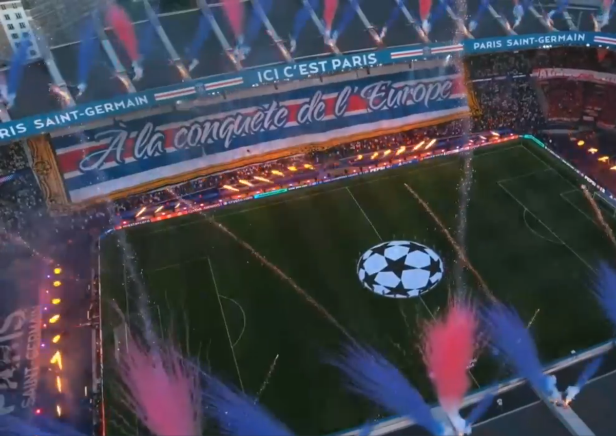 Scenografie fantastică la PSG - Bayern! Torțe, artificii și Napoleon „reinterpretat” pe Parc des Princes: „Să cucerim Europa!”