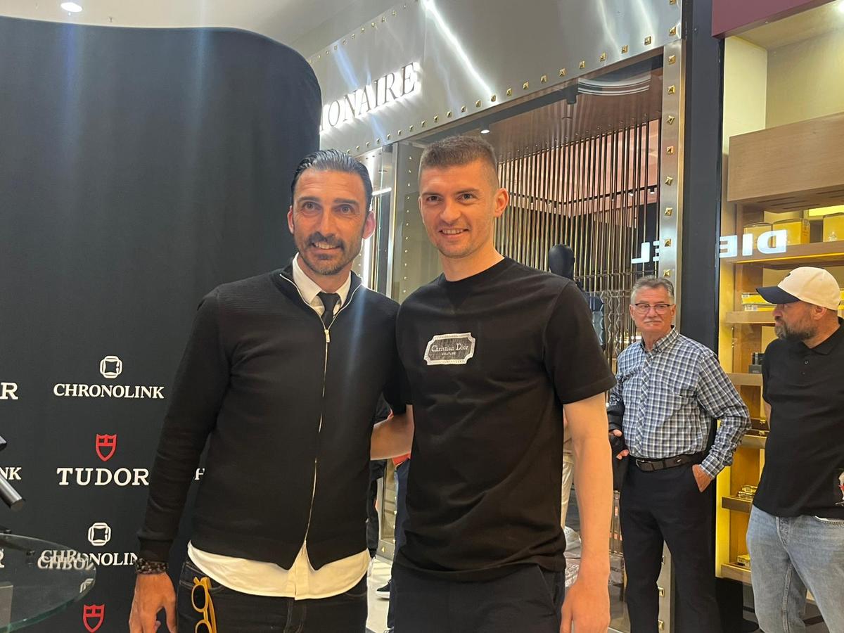 Elias Charalambous și jucătorii de la FCSB au primit ceasuri de lux! Ce spune antrenorul despre revenire: „Prima opțiune ar fi FCSB”