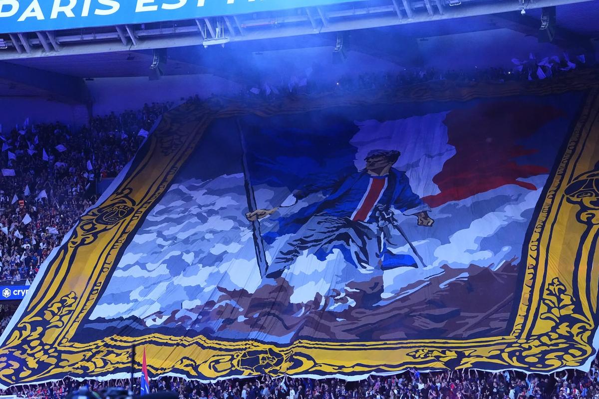 Scenografie fantastică la PSG - Bayern! Torțe, artificii și Napoleon „reinterpretat” pe Parc des Princes: „Să cucerim Europa!”