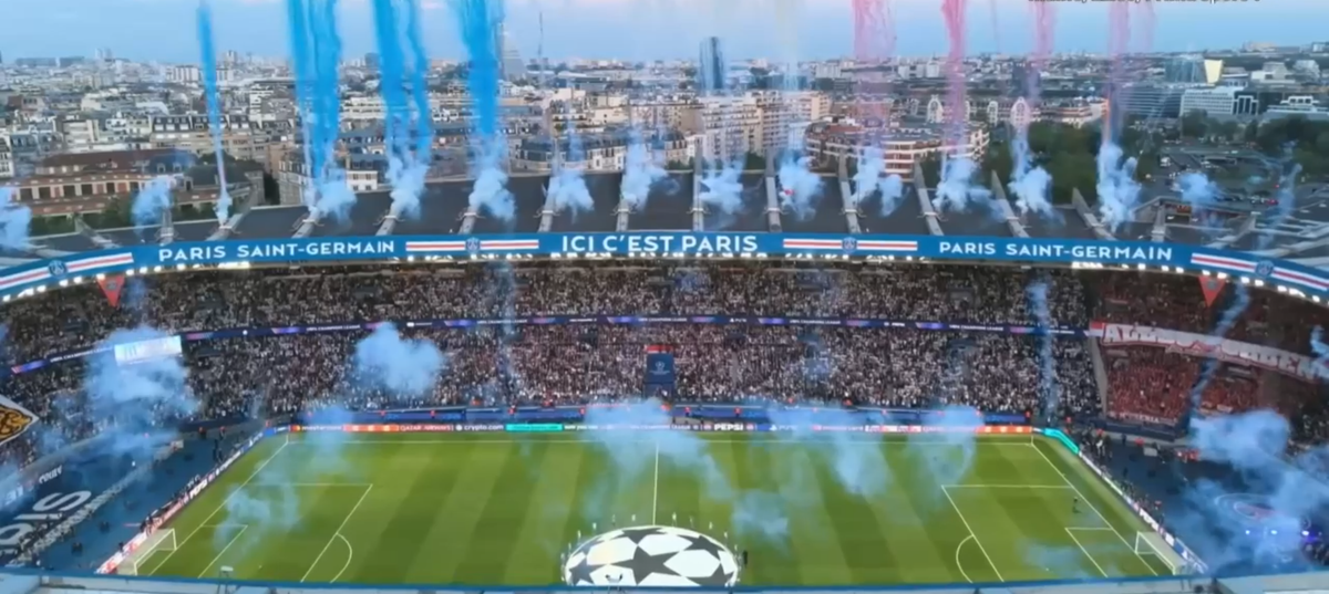 Scenografie fantastică la PSG - Bayern! Torțe, artificii și Napoleon „reinterpretat” pe Parc des Princes: „Să cucerim Europa!”