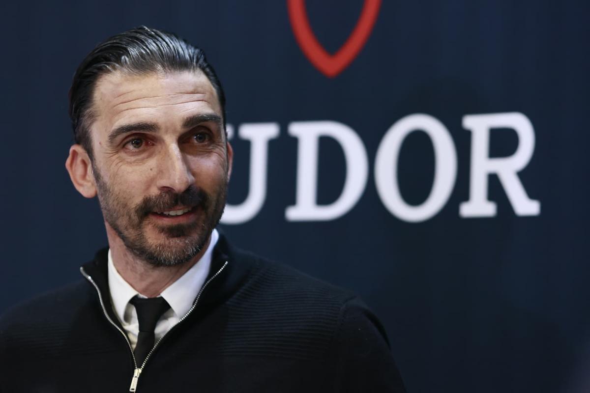 Elias Charalambous și jucătorii de la FCSB au primit ceasuri de lux! Ce spune antrenorul despre revenire: „Prima opțiune ar fi FCSB”