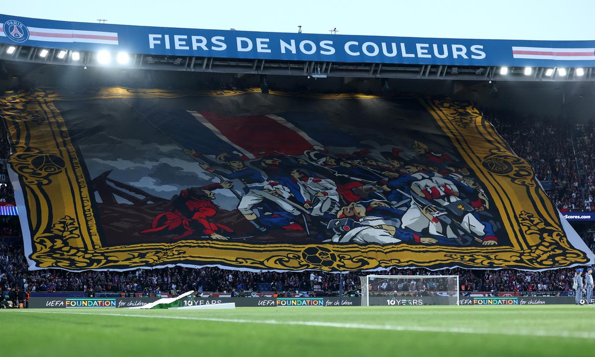 Scenografie fantastică la PSG - Bayern! Torțe, artificii și Napoleon „reinterpretat” pe Parc des Princes: „Să cucerim Europa!”