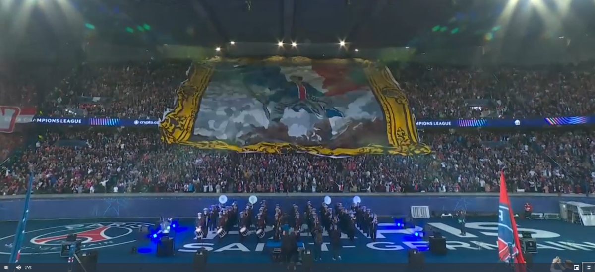 Scenografie fantastică la PSG - Bayern! Torțe, artificii și Napoleon „reinterpretat” pe Parc des Princes: „Să cucerim Europa!”