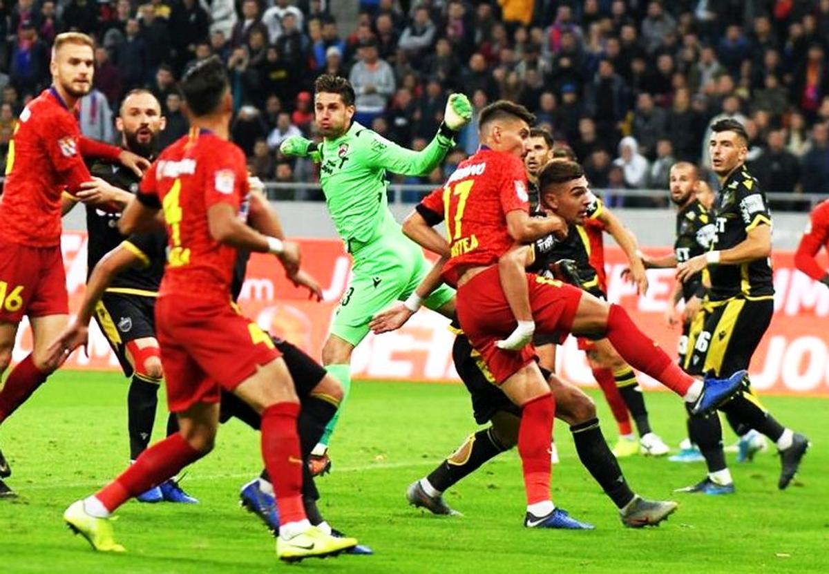 EXCLUSIV „Românii îndură umilinţe" » Nereguli GRAVE în regulamente: „E o discriminare întreținută de FRF!" + de ce nu intervine FIFA