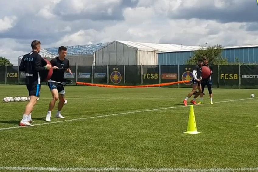 Jucătorii de la FCSB trag tare la antrenamente