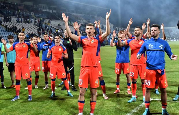 FCSB își schimbă hainele » Vicecampioana va avea 3 echipamente noi pentru acest sezon
