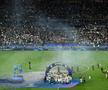 Imagini FABULOASE cu bucuria jucătorilor lui Real Madrid: Kroos și Modric s-au tăvălit pe gazon, Marcelo a vrut să fugă cu trofeul