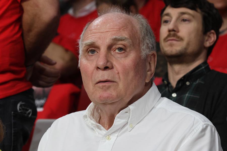 Uli Hoeness, fostul președinte al lui Bayern, acum președinte de onoare al clubului. Foto: Imago Images Bayern e campioană, dar șefii se răfuiesc: „El e principalul vinovat!” » Pleacă și Thomas Tuchel?!