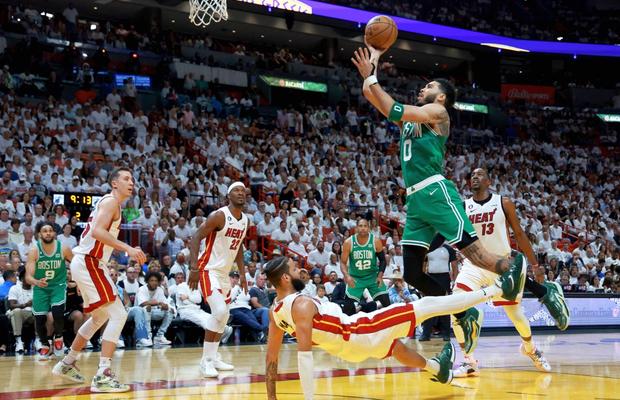 Boston Celtics poate rescrie istoria în NBA! Succes uluitor pe terenul lui Miami + Când e meciul decisiv