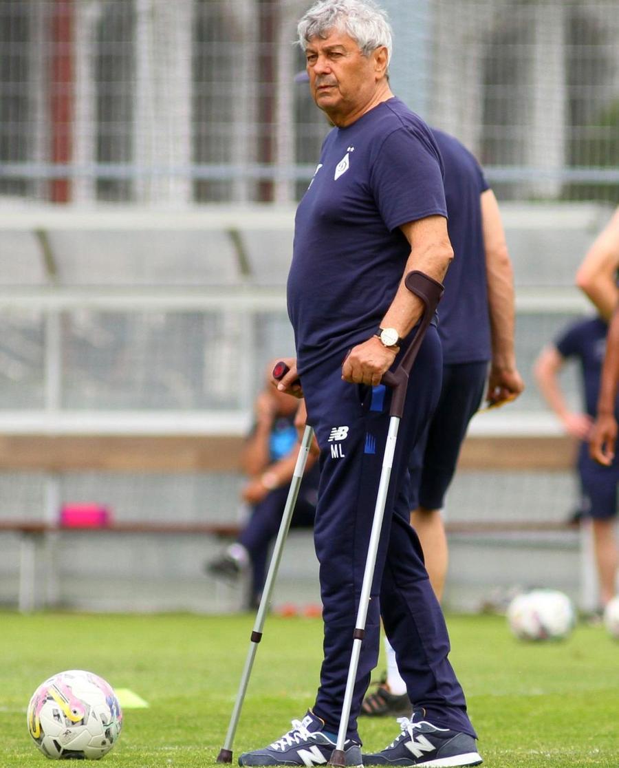 Mircea Lucescu / Sursă foto: Dinamo Kiev Mircea Lucescu, și în cârje pe teren! Imagini impresionante cu antrenorul român + Refuză ideea retragerii