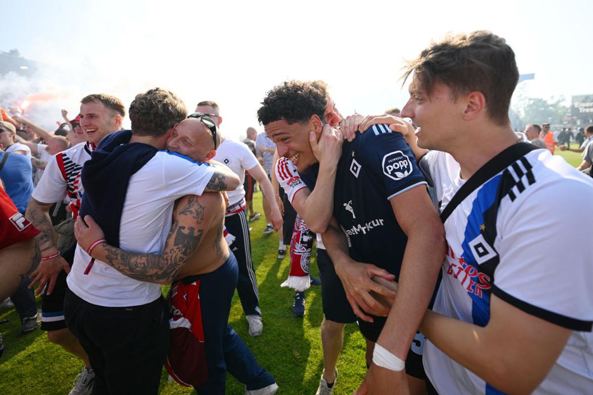 Blestemul lui Hamburg continuă! » Desfășurare HALUCINANTĂ în lupta pentru promovarea în Bundesliga: fanii sărbătoreau pe gazon, dar minutul 90+9 a schimbat totul!