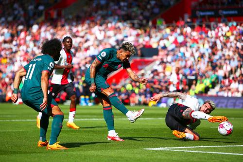 Ultima rundă din Premier League a oferit meciuri extrem de spectaculoase, răsturnări de situație și un 4-4 fascinant între retrogradata Southampton și Liverpool.