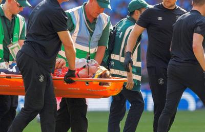Marea sărbătoare a lui Luton putea fi umbrită de o dramă. Căpitanul echipei s-a prăbușit din senin pe teren, fără suflare!