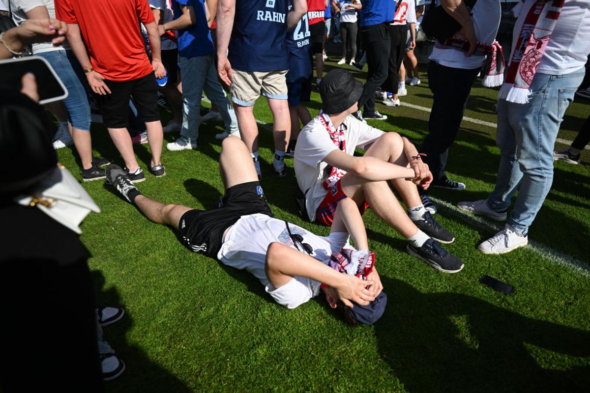 Blestemul lui Hamburg continuă! » Desfășurare HALUCINANTĂ în lupta pentru promovarea în Bundesliga: fanii sărbătoreau pe gazon, dar minutul 90+9 a schimbat totul!
