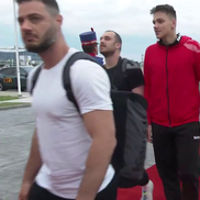 Imagini de neînțeles la sosirea lui Dinamo! » Gardă de onoare, antemergătoare BMW și circulație blocată