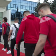 Imagini de neînțeles la sosirea lui Dinamo! » Gardă de onoare, antemergătoare BMW și circulație blocată