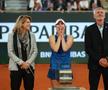Amelie Mauresmo, Alize Cornet și Gilles Moretton la ceremonia organizată la Roland Garros  FOTO Guliver/GettyImages