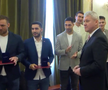 Imagini de neînțeles la sosirea lui Dinamo! » Gardă de onoare, antemergătoare BMW și circulație blocată