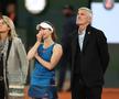 Amelie Mauresmo, Alize Cornet și Gilles Moretton în timpul ceremoniei  FOTO Guliver/GettyImages