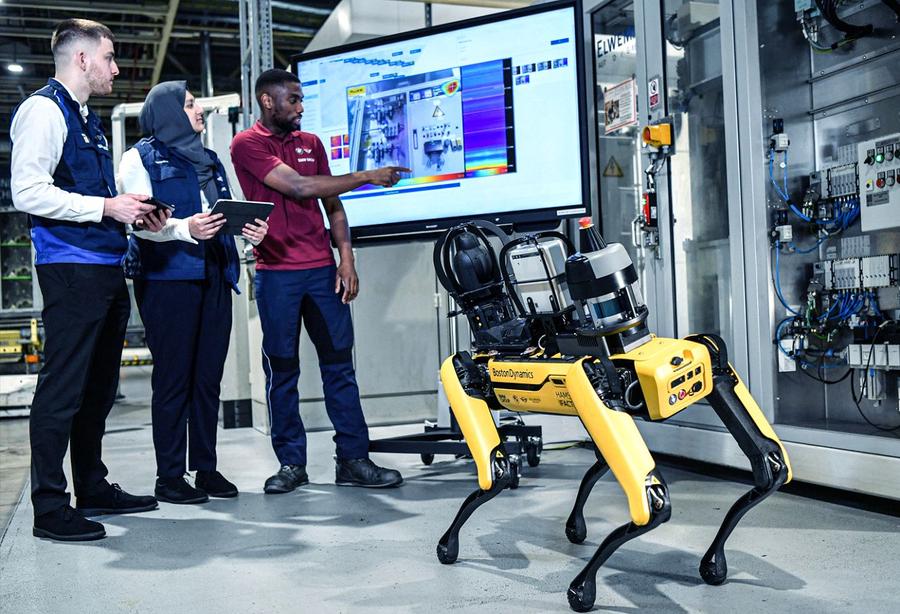 Sursă foto: https://www.press.bmwgroup.com/ Aici s-a ajuns: BMW folosește un patruped robot de la Boston Dynamics pentru a monitoriza o fabrică din UK