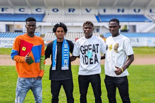 De la stânga la dreapta: Odejobi Toheeb Babatunde, Taiye Abolaji Rasaq, Jimmy King Otega și Goodnews Ibuchi Chukwu Jr. // sursă foto: fccorvinul1921.ro