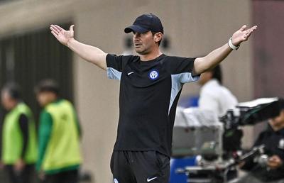 Mesajul lui Chivu, șomer după plecarea de la Inter: „Aștept un club care crede într-un antrenor tânăr și ambițios”