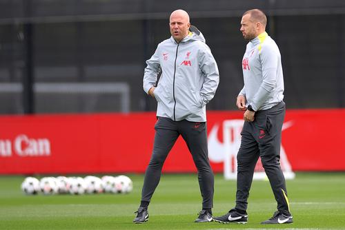 Arne Slot, alături de John Heitinga // foto: Guliver/gettyimages