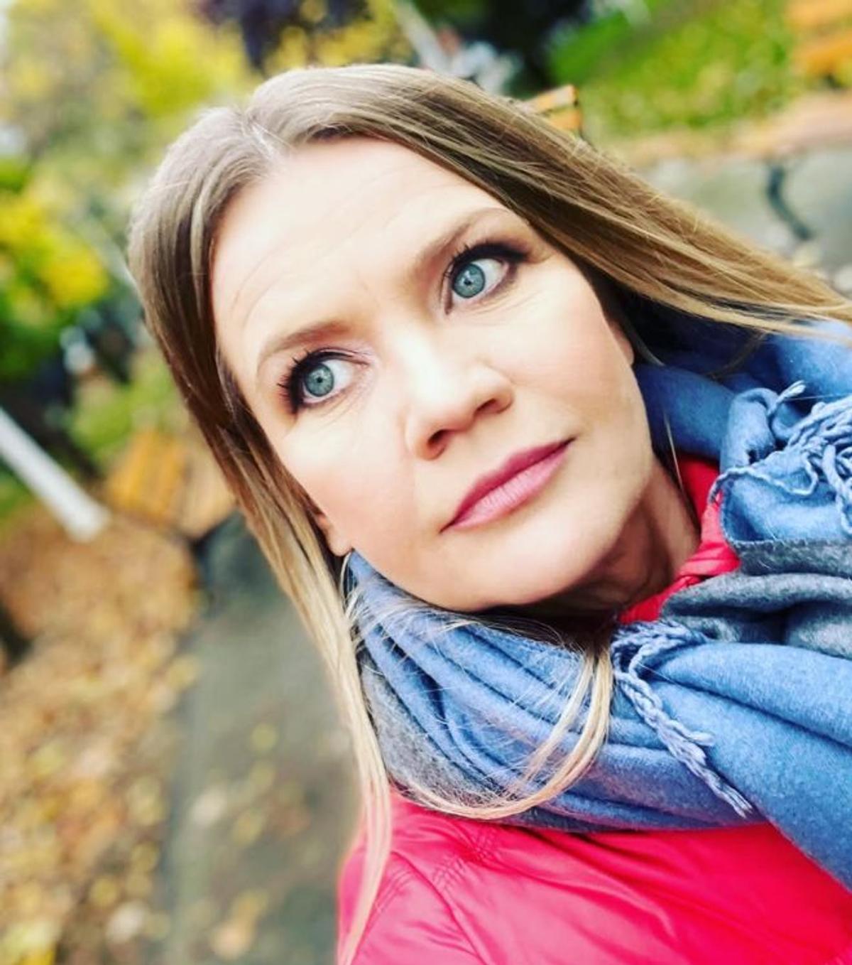 Ioana Cosma, două momente antologice la TV: „M-am dat jos de pe scaun live, MM era în studio...” + Personajul celebru care i-a provocat o criză de râs: „Îmi curgea rimelul!”