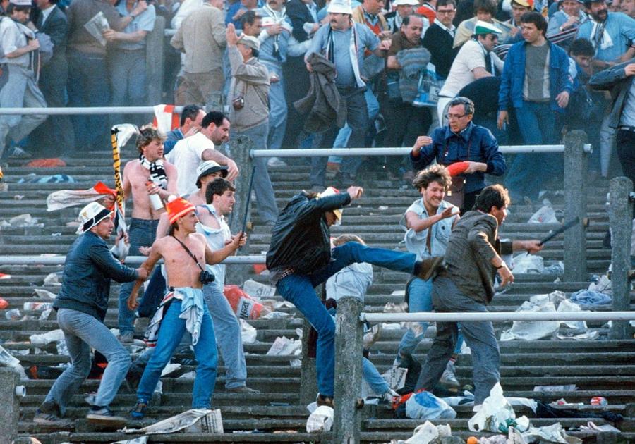 Imaginile Dezastrului Heysel produs pe 29 mai 1985 la Bruxelles, la finala Cupei Campionilor Europeni, Juventus - Liverpool / Foto: Facebook 40 de ani de la Heysel! » „Vestiarul era spital de front. Finala nu s-ar fi jucat dacă ar fi fost internet atunci!”