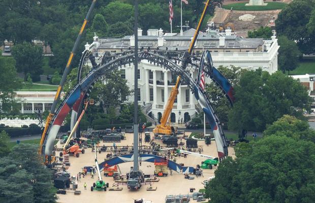 O cușcă de UFC, ridicată la Casa Albă » Pregătiri pentru evenimentul care va avea loc de ziua lui Donald Trump