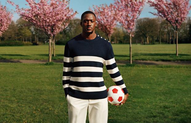 Tommy Hilfiger și Liverpool FC aduc stilul prep într-o vară emblematică a fotbalului