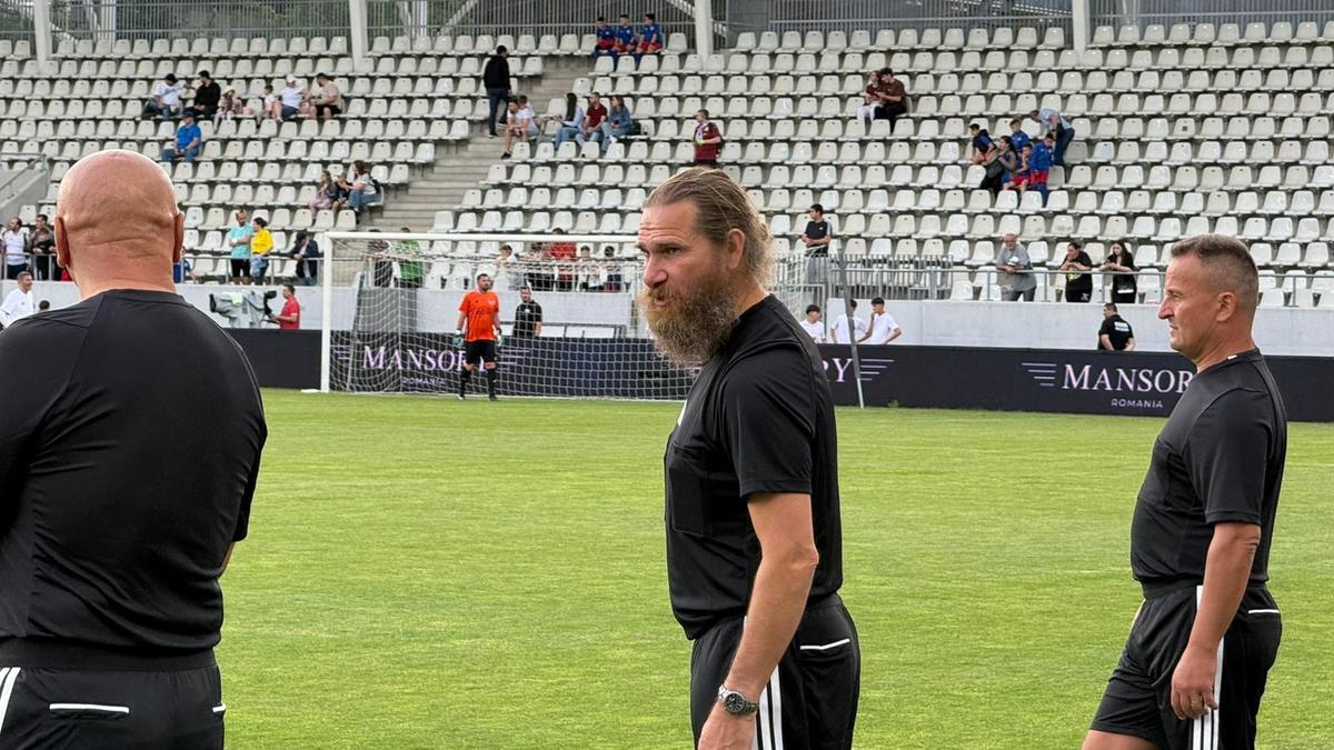 Rămâne cum am stabilit: duelul UEFAntastic s-a încheiat precum în urmă cu două decenii » Pe gazon, FCSB - Rapid n-a fost deloc un demonstrativ