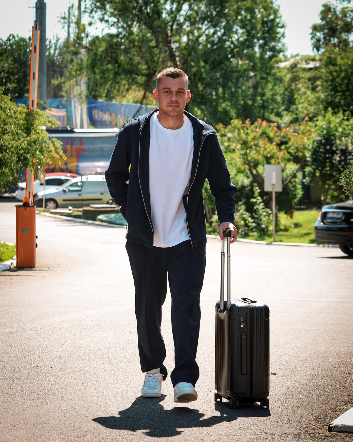 Doi titulari, OUT din lotul României! » Au părăsit cantonamentul naționalei