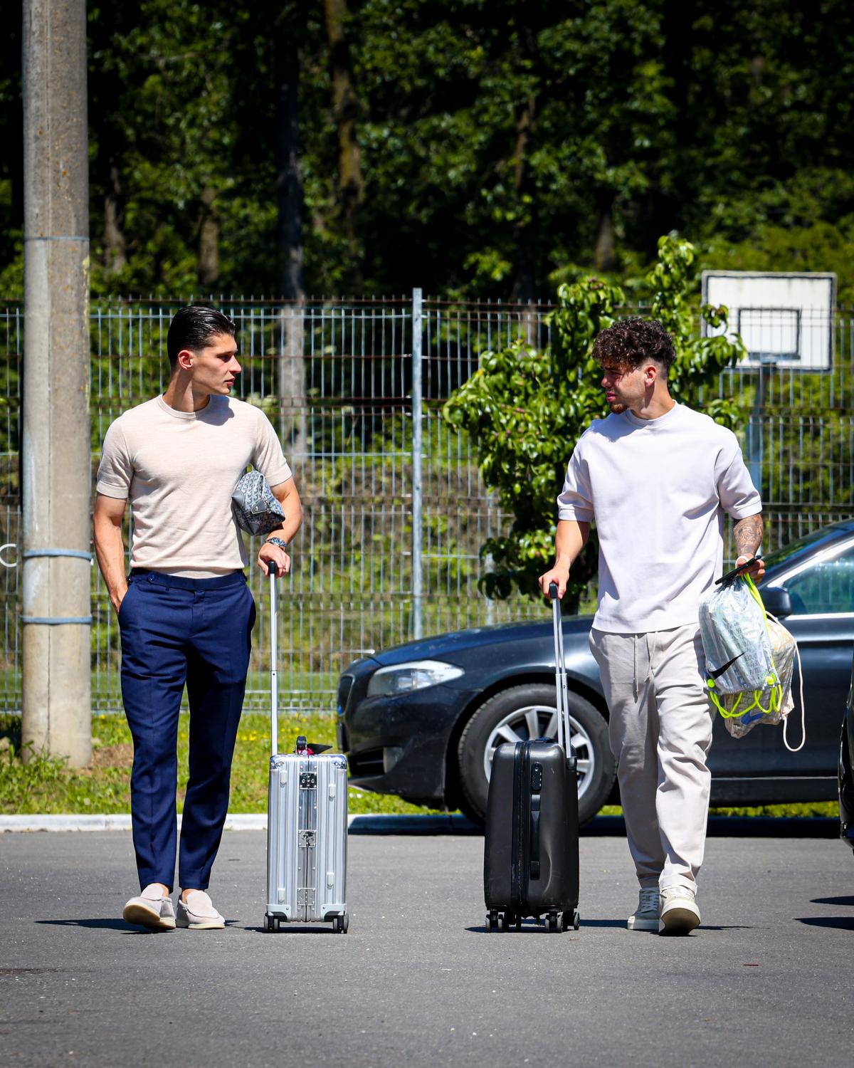 Doi titulari, OUT din lotul României! » Au părăsit cantonamentul naționalei