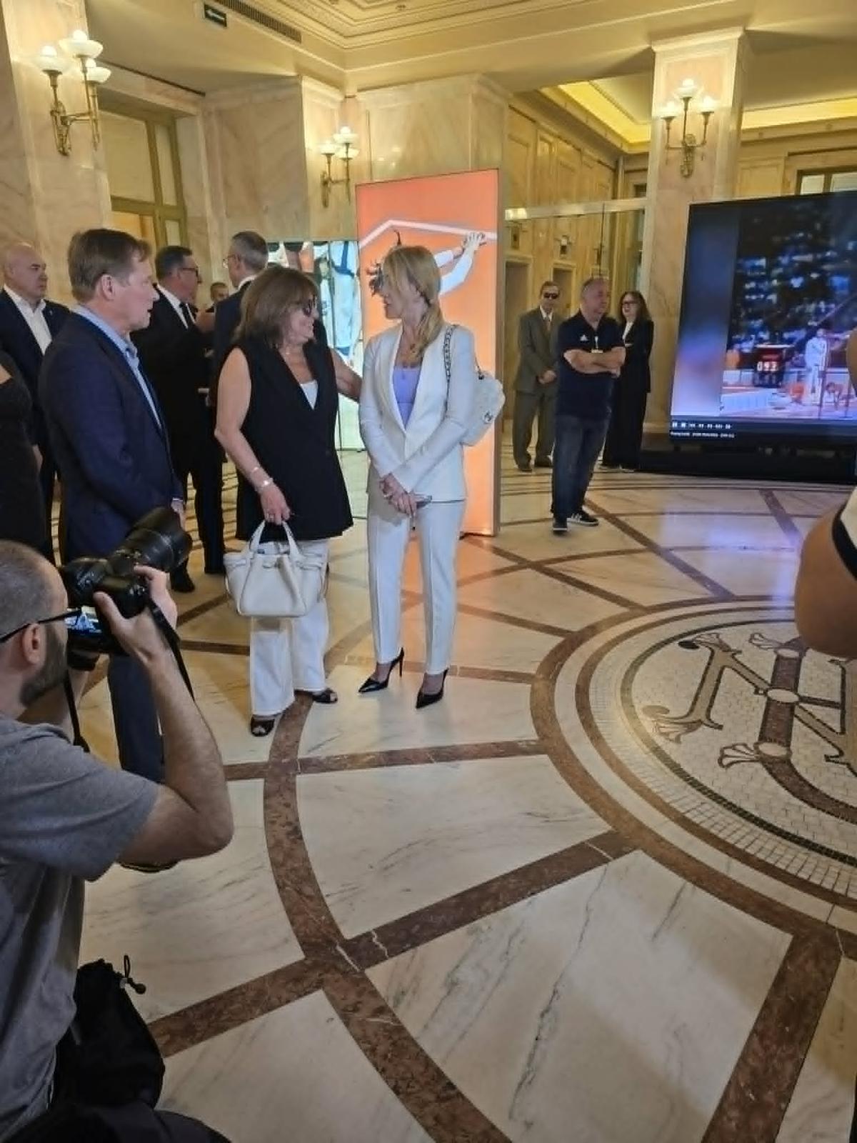 BNR a omagiat-o pe Nadia Comăneci printr-o emisiune numismatică: „O să pun aceste monede lângă medaliile de la Montreal”